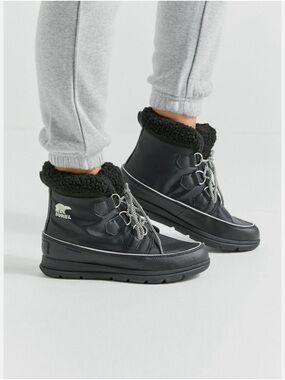 Sorel Black Sherpa-Lined Lace-Up Winter Boots